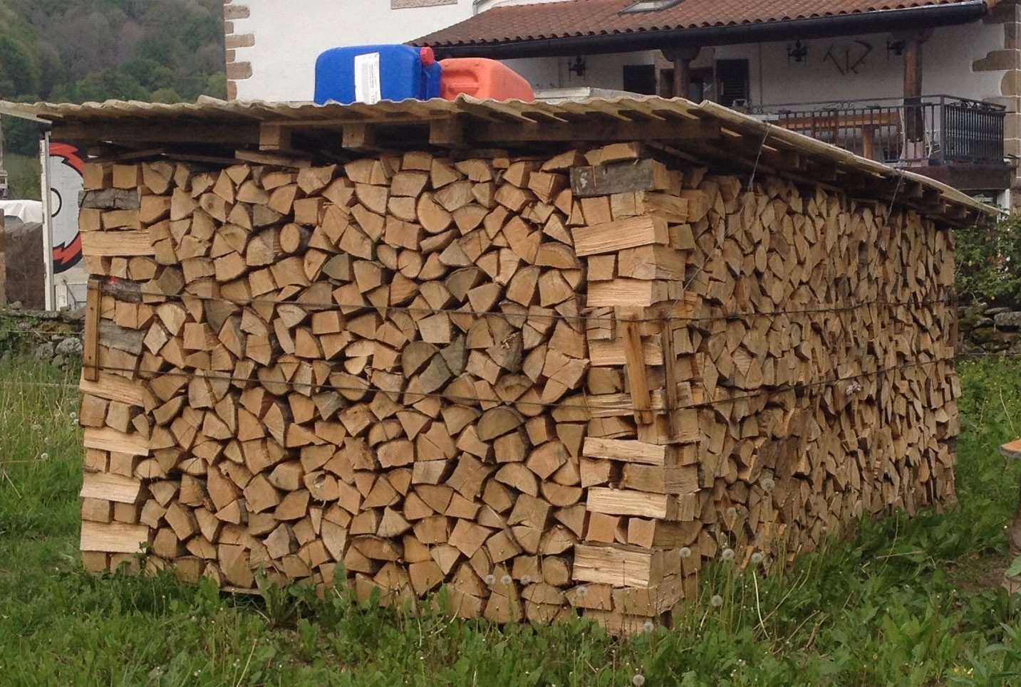 Basque Log Stack